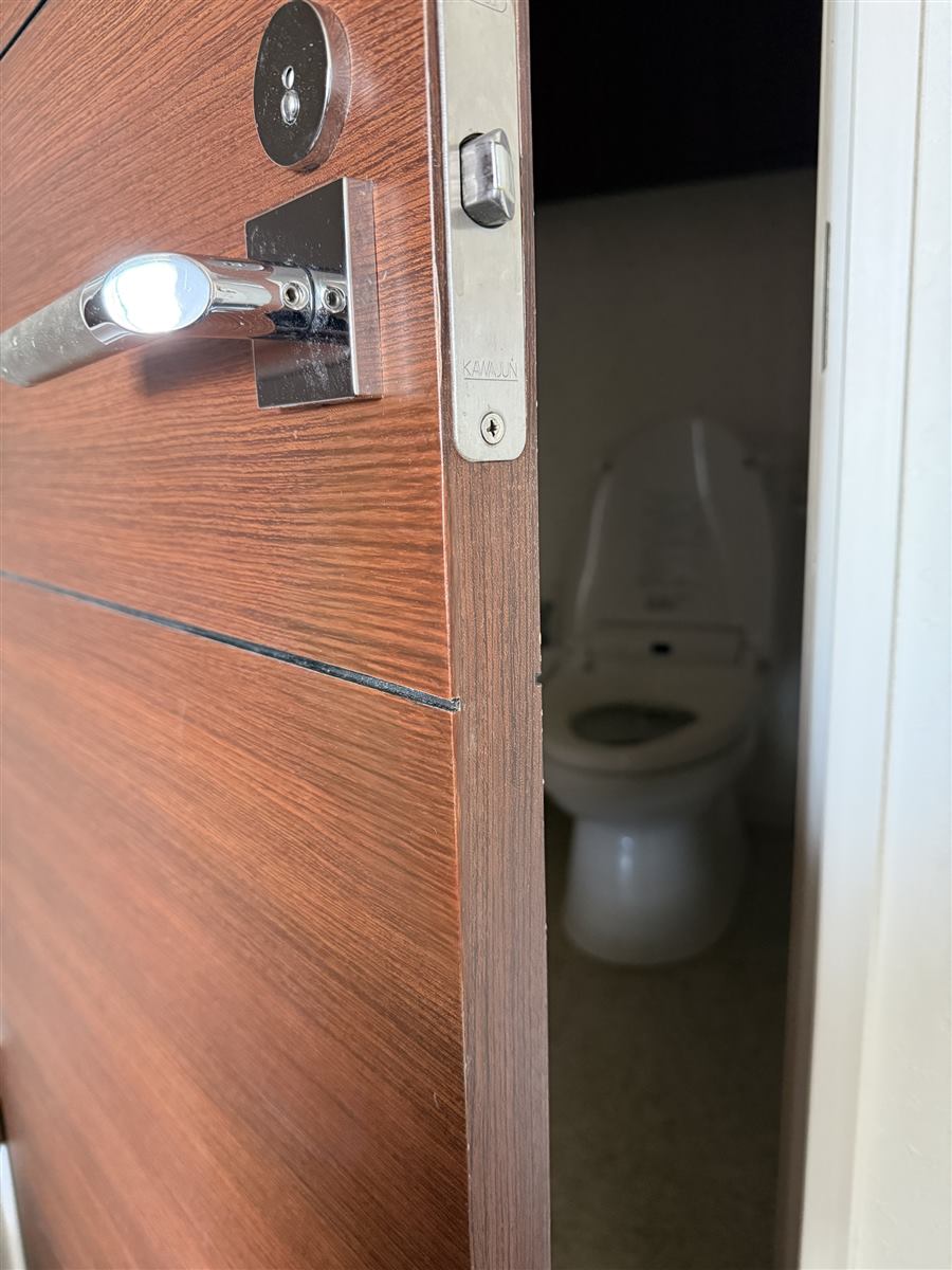 ドアのリペア